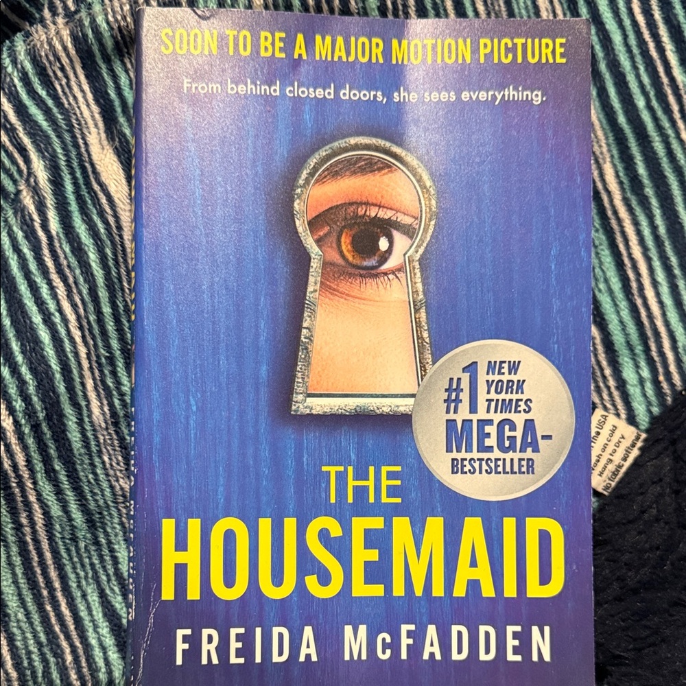 The Housemaid by - Blue Cover